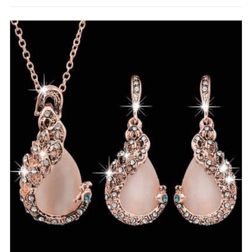 Peacock style crystal necklace and earring set.